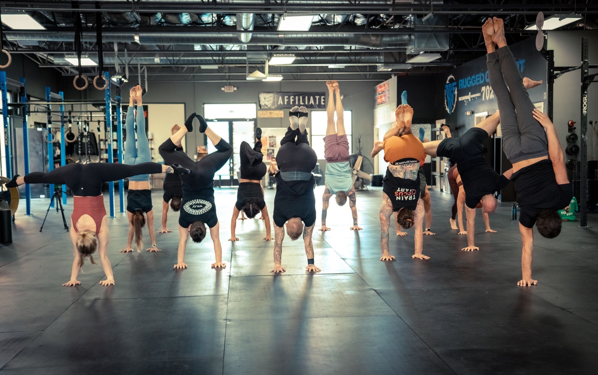 Seminar group training handstands together